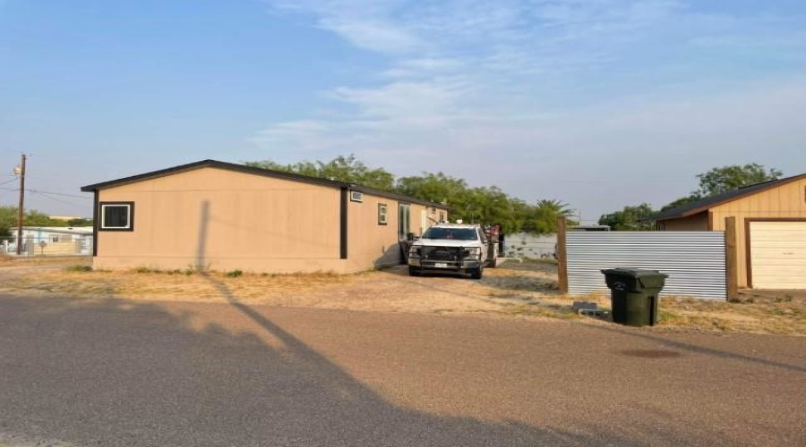 1810 Juarez Ave, Zapata, Texas 78076, 3 Bedrooms Bedrooms, 5 Rooms Rooms,2 BathroomsBathrooms,Residential,For Sale,1810 Juarez Ave,20255169