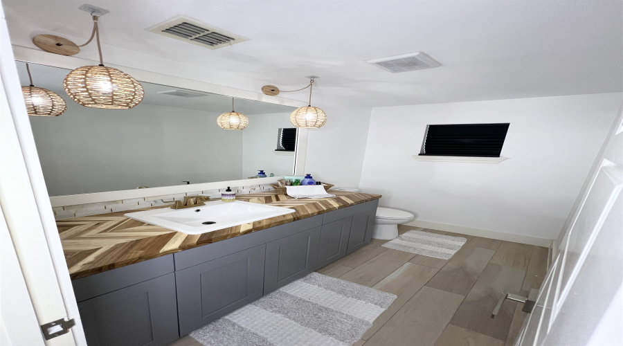 402 St Thomas Dr, Laredo, Texas 78045-0000, 5 Bedrooms Bedrooms, 10 Rooms Rooms,4 BathroomsBathrooms,Residential,For Sale,402 St Thomas Dr,20255170