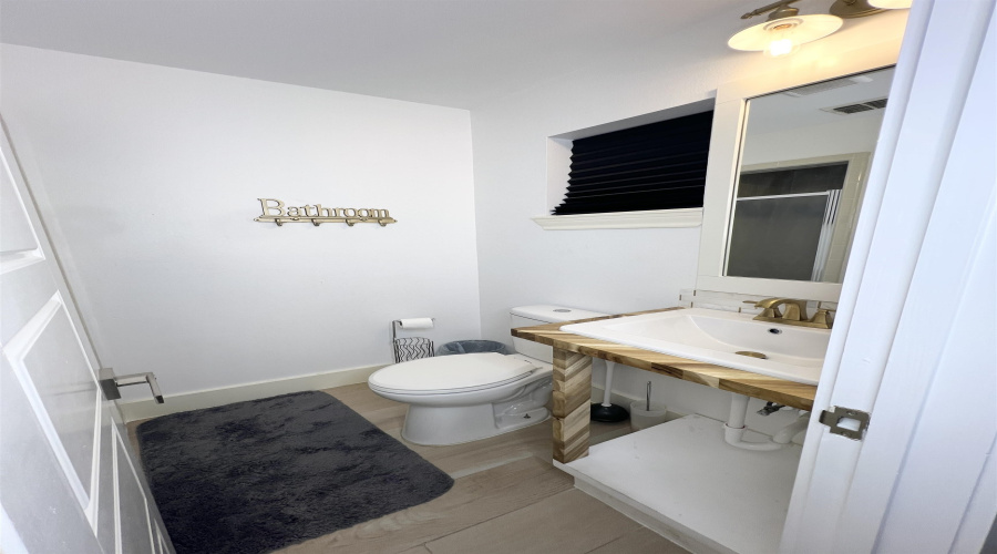 402 St Thomas Dr, Laredo, Texas 78045-0000, 5 Bedrooms Bedrooms, 10 Rooms Rooms,4 BathroomsBathrooms,Residential,For Sale,402 St Thomas Dr,20255170