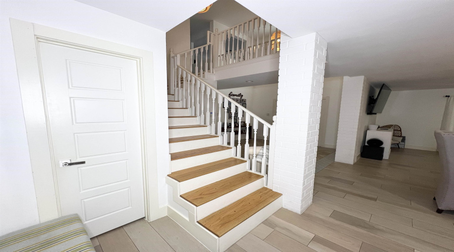 402 St Thomas Dr, Laredo, Texas 78045-0000, 5 Bedrooms Bedrooms, 10 Rooms Rooms,4 BathroomsBathrooms,Residential,For Sale,402 St Thomas Dr,20255170