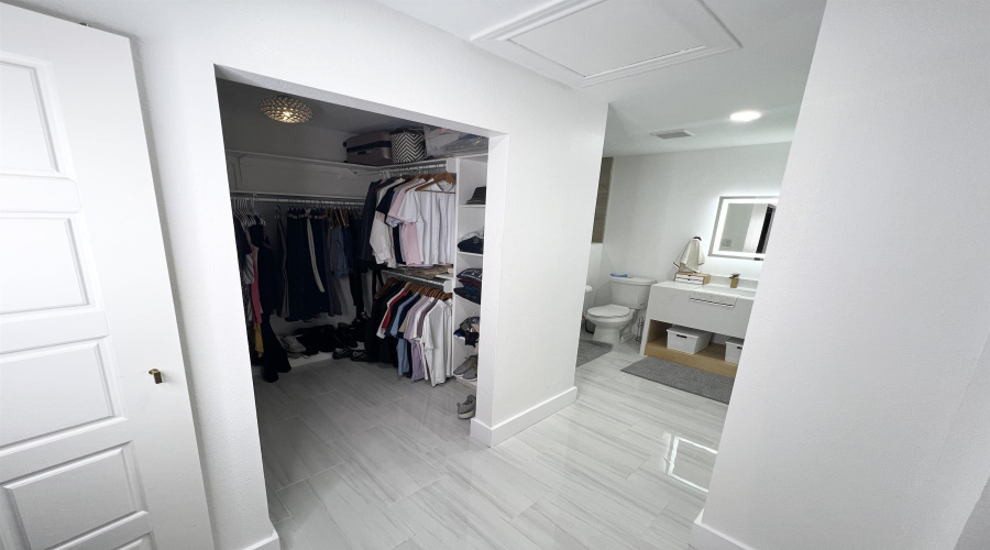 402 St Thomas Dr, Laredo, Texas 78045-0000, 5 Bedrooms Bedrooms, 10 Rooms Rooms,4 BathroomsBathrooms,Residential,For Sale,402 St Thomas Dr,20255170