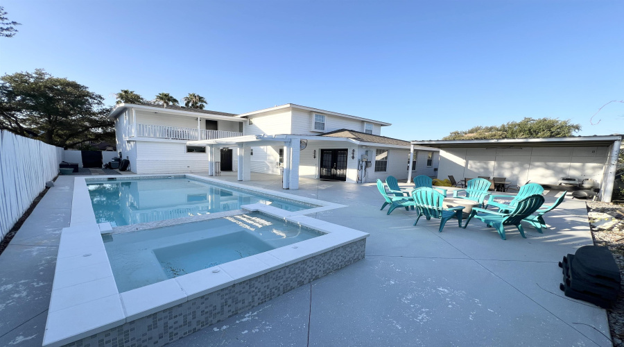 402 St Thomas Dr, Laredo, Texas 78045-0000, 5 Bedrooms Bedrooms, 10 Rooms Rooms,4 BathroomsBathrooms,Residential,For Sale,402 St Thomas Dr,20255170