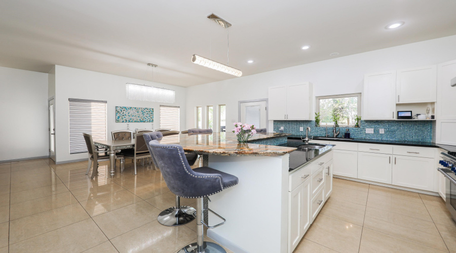 2906 Chaucer Dr, Laredo, Texas 78041, 4 Bedrooms Bedrooms, 7 Rooms Rooms,3 BathroomsBathrooms,Residential,For Sale,2906 Chaucer Dr,20255171