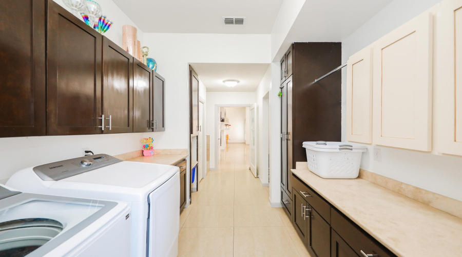 2906 Chaucer Dr, Laredo, Texas 78041, 4 Bedrooms Bedrooms, 7 Rooms Rooms,3 BathroomsBathrooms,Residential,For Sale,2906 Chaucer Dr,20255171