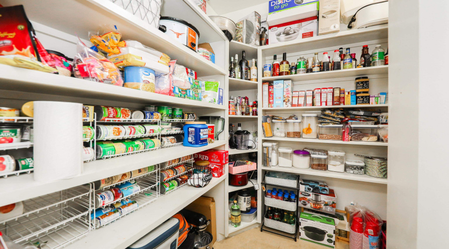 2906 Chaucer Dr, Laredo, Texas 78041, 4 Bedrooms Bedrooms, 7 Rooms Rooms,3 BathroomsBathrooms,Residential,For Sale,2906 Chaucer Dr,20255171