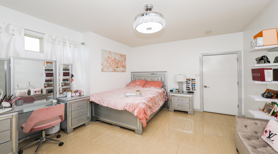 2906 Chaucer Dr, Laredo, Texas 78041, 4 Bedrooms Bedrooms, 7 Rooms Rooms,3 BathroomsBathrooms,Residential,For Sale,2906 Chaucer Dr,20255171