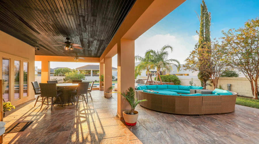 2906 Chaucer Dr, Laredo, Texas 78041, 4 Bedrooms Bedrooms, 7 Rooms Rooms,3 BathroomsBathrooms,Residential,For Sale,2906 Chaucer Dr,20255171