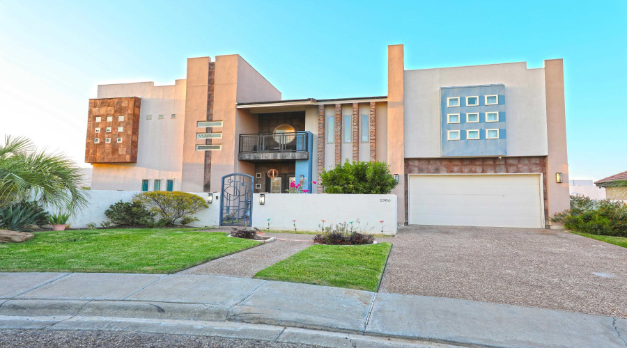 2906 Chaucer Dr, Laredo, Texas 78041, 4 Bedrooms Bedrooms, 7 Rooms Rooms,3 BathroomsBathrooms,Residential,For Sale,2906 Chaucer Dr,20255171