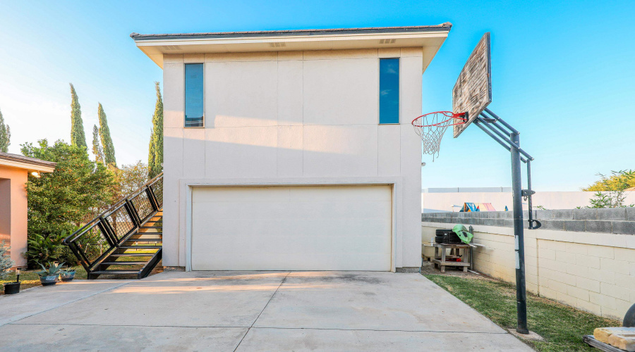 2906 Chaucer Dr, Laredo, Texas 78041, 4 Bedrooms Bedrooms, 7 Rooms Rooms,3 BathroomsBathrooms,Residential,For Sale,2906 Chaucer Dr,20255171