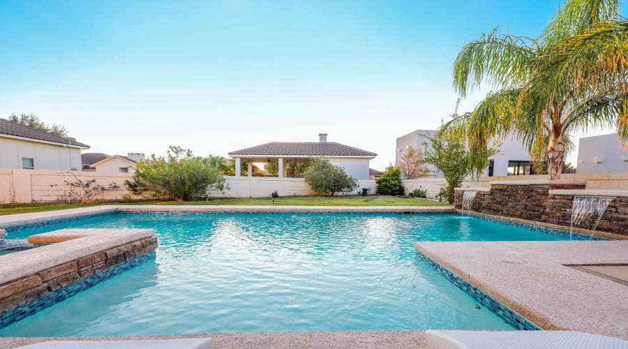 2906 Chaucer Dr, Laredo, Texas 78041, 4 Bedrooms Bedrooms, 7 Rooms Rooms,3 BathroomsBathrooms,Residential,For Sale,2906 Chaucer Dr,20255171