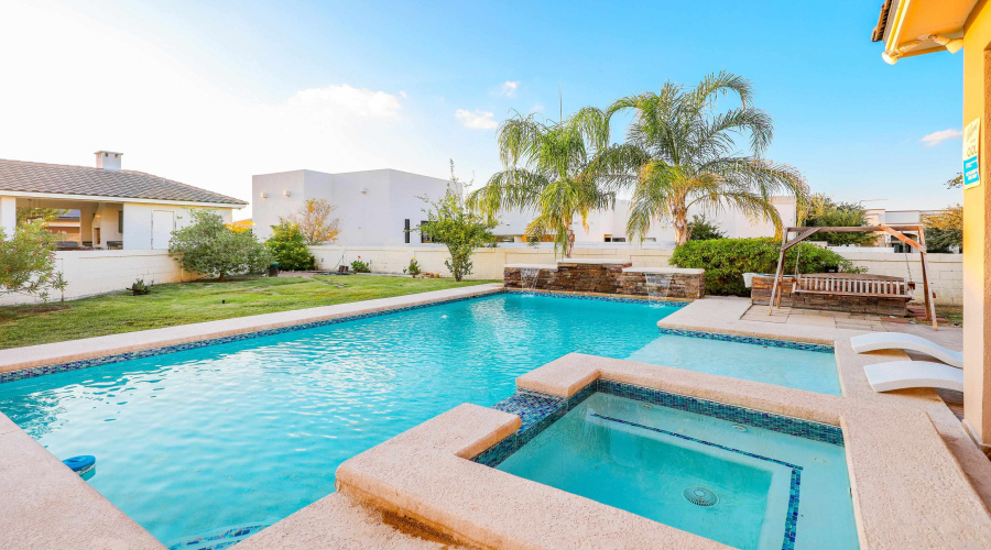 2906 Chaucer Dr, Laredo, Texas 78041, 4 Bedrooms Bedrooms, 7 Rooms Rooms,3 BathroomsBathrooms,Residential,For Sale,2906 Chaucer Dr,20255171