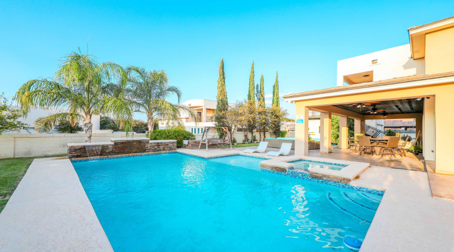 2906 Chaucer Dr, Laredo, Texas 78041, 4 Bedrooms Bedrooms, 7 Rooms Rooms,3 BathroomsBathrooms,Residential,For Sale,2906 Chaucer Dr,20255171