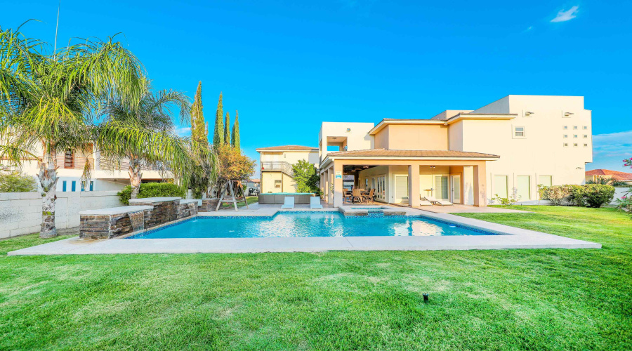 2906 Chaucer Dr, Laredo, Texas 78041, 4 Bedrooms Bedrooms, 7 Rooms Rooms,3 BathroomsBathrooms,Residential,For Sale,2906 Chaucer Dr,20255171