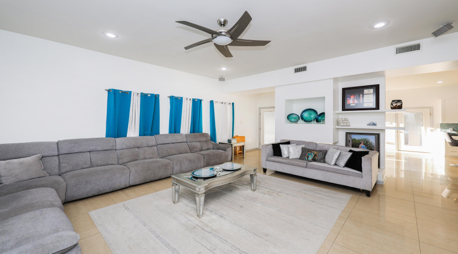 2906 Chaucer Dr, Laredo, Texas 78041, 4 Bedrooms Bedrooms, 7 Rooms Rooms,3 BathroomsBathrooms,Residential,For Sale,2906 Chaucer Dr,20255171