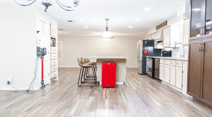 209 Gumwood Ln, Laredo, Texas 78041, 3 Bedrooms Bedrooms, 5 Rooms Rooms,3 BathroomsBathrooms,Residential,For Sale,209 Gumwood Ln,20255174