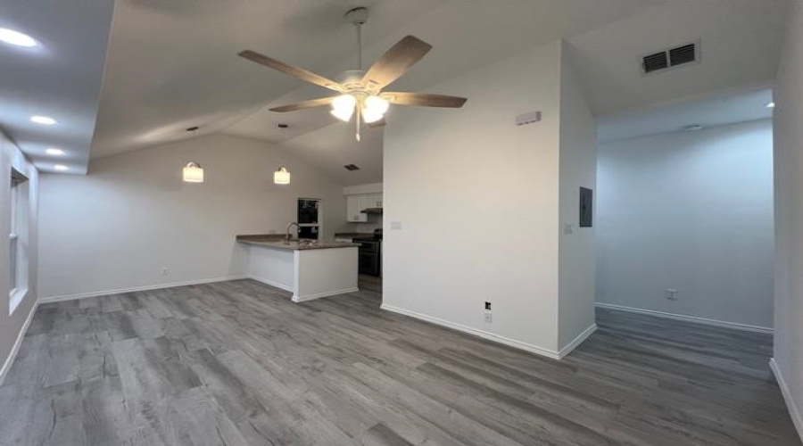 401 W Elm St, LAREDO, Texas 78040, 2 Bedrooms Bedrooms, 3 Rooms Rooms,1 BathroomBathrooms,Residential,For Sale,401 W Elm St,20255178