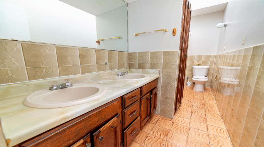 1803 Reynolds St, Laredo, Texas 78043, ,Multi-family,For Sale,1803 Reynolds St,20255190