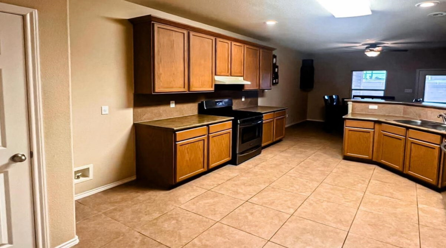 332 Kahlo Lp, Laredo, Texas 78045, 3 Bedrooms Bedrooms, 6 Rooms Rooms,2 BathroomsBathrooms,Residential,For Rent,332 Kahlo Lp,20255182