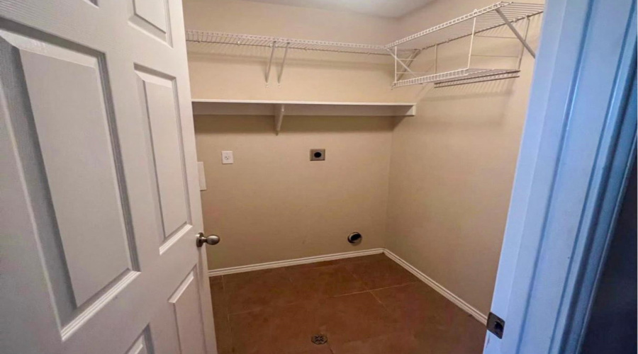 332 Kahlo Lp, Laredo, Texas 78045, 3 Bedrooms Bedrooms, 6 Rooms Rooms,2 BathroomsBathrooms,Residential,For Rent,332 Kahlo Lp,20255182