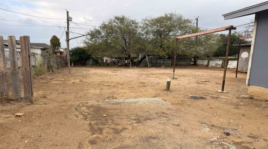 116 Coronado Ave, Laredo, Texas 78043, 2 Bedrooms Bedrooms, 7 Rooms Rooms,2 BathroomsBathrooms,Residential,For Sale,116 Coronado Ave,20255186