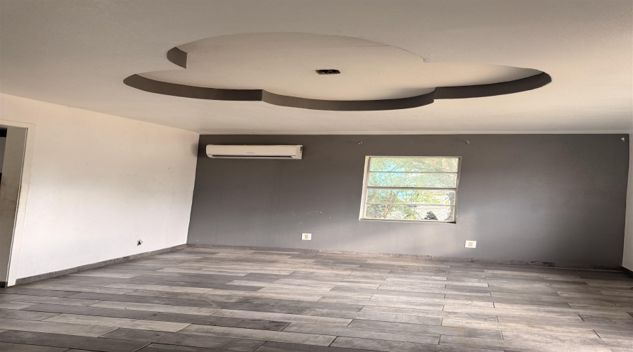 116 Coronado Ave, Laredo, Texas 78043, 2 Bedrooms Bedrooms, 7 Rooms Rooms,2 BathroomsBathrooms,Residential,For Sale,116 Coronado Ave,20255186