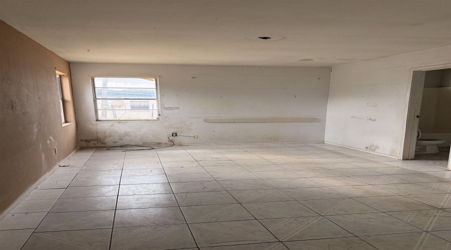 116 Coronado Ave, Laredo, Texas 78043, 2 Bedrooms Bedrooms, 7 Rooms Rooms,2 BathroomsBathrooms,Residential,For Sale,116 Coronado Ave,20255186