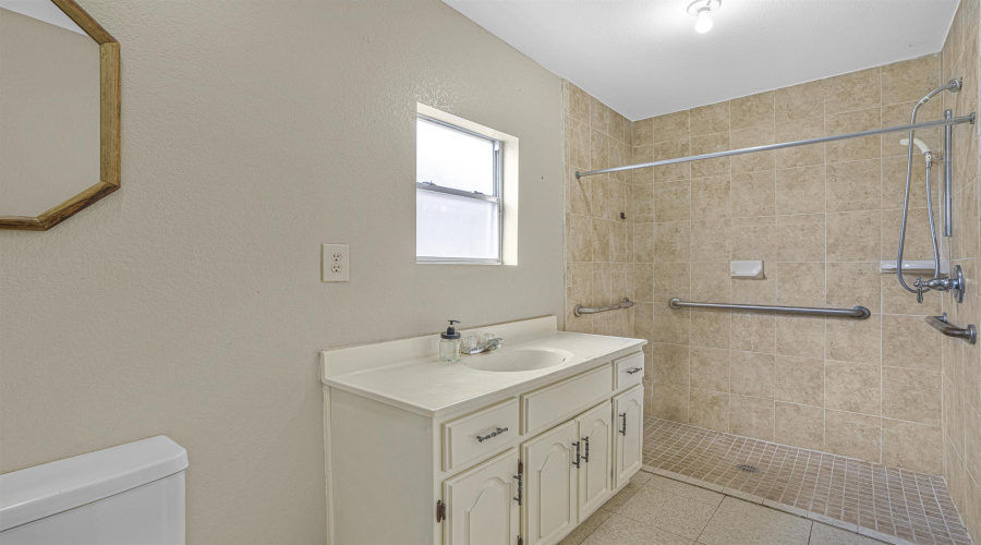 2103 Bismark St, Laredo, Texas 78043, ,Multi-family,For Sale,2103 Bismark St,20255192