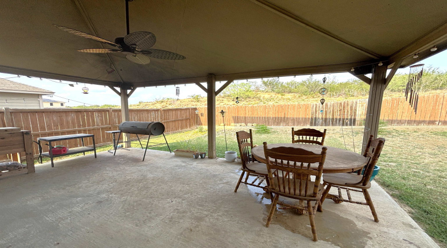 405 Almeja Dr, Laredo, Texas 78043, 3 Bedrooms Bedrooms, 6 Rooms Rooms,2 BathroomsBathrooms,Residential,For Sale,405 Almeja Dr,20255194