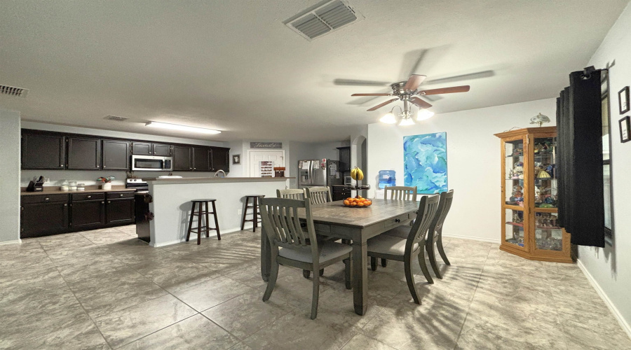 405 Almeja Dr, Laredo, Texas 78043, 3 Bedrooms Bedrooms, 6 Rooms Rooms,2 BathroomsBathrooms,Residential,For Sale,405 Almeja Dr,20255194