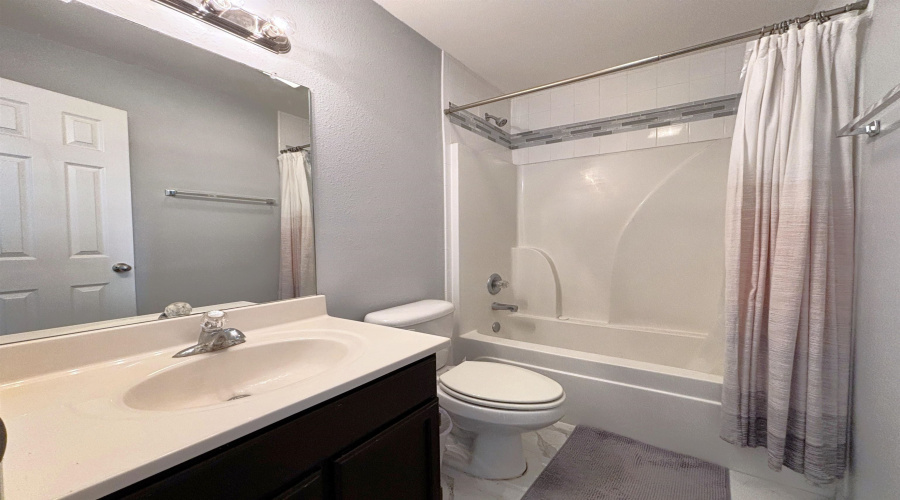 405 Almeja Dr, Laredo, Texas 78043, 3 Bedrooms Bedrooms, 6 Rooms Rooms,2 BathroomsBathrooms,Residential,For Sale,405 Almeja Dr,20255194