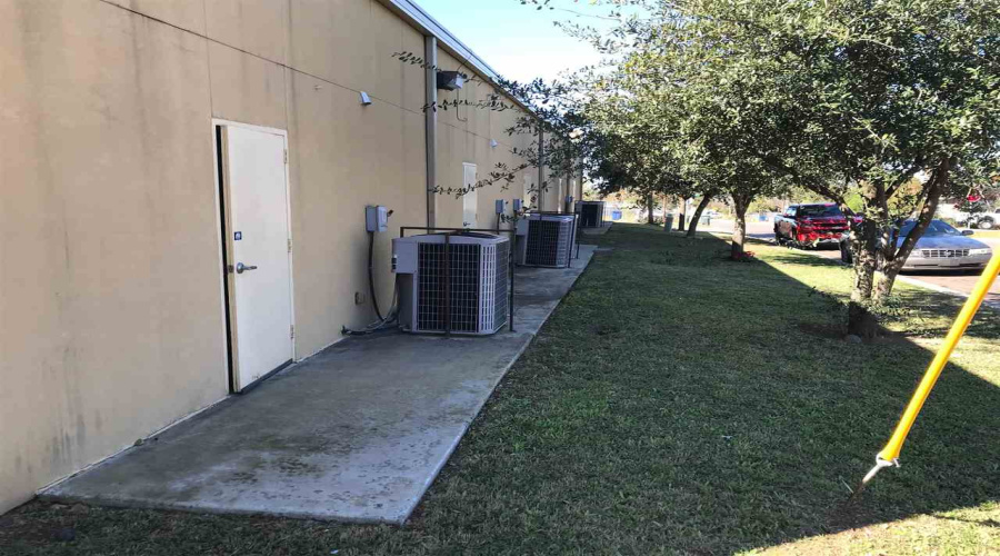 819 New York Ave, Laredo, Texas 78046, 1 Room Rooms,2 BathroomsBathrooms,Commercial retail/office,For Rent,819 New York Ave,20255202