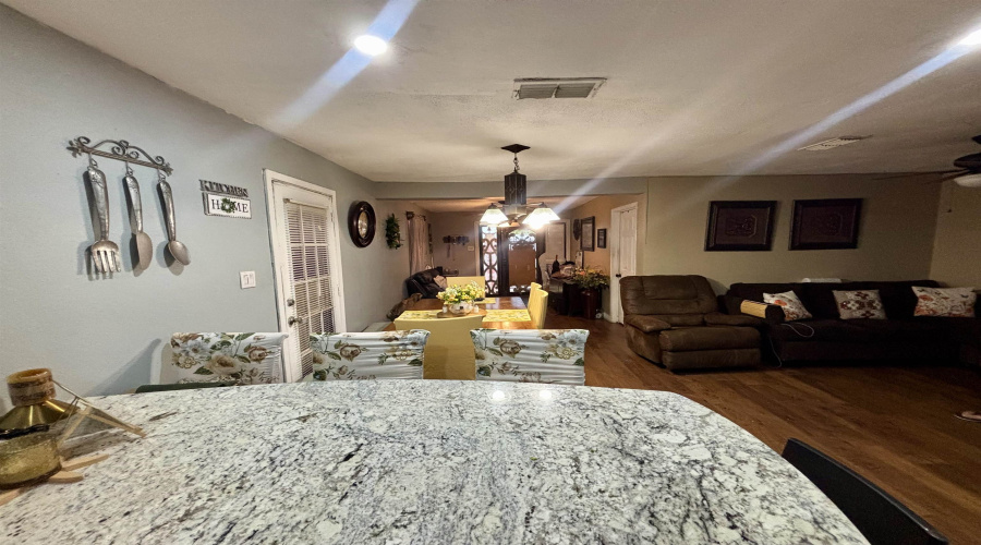 1820 Ireland St, Laredo, Texas 78046, 4 Bedrooms Bedrooms, 17 Rooms Rooms,2 BathroomsBathrooms,Residential,For Sale,1820 Ireland St,20255195