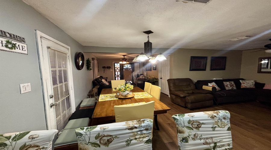 1820 Ireland St, Laredo, Texas 78046, 4 Bedrooms Bedrooms, 17 Rooms Rooms,2 BathroomsBathrooms,Residential,For Sale,1820 Ireland St,20255195