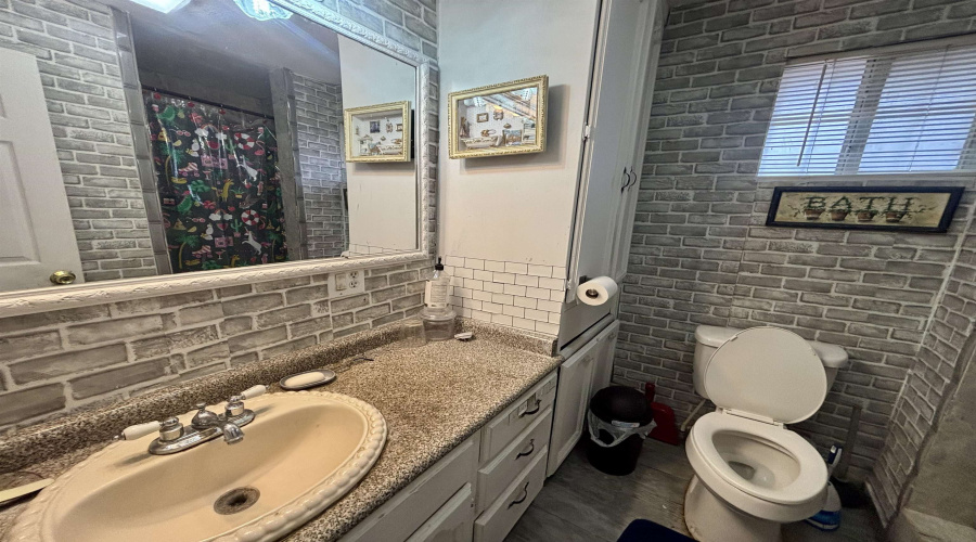 1820 Ireland St, Laredo, Texas 78046, 4 Bedrooms Bedrooms, 17 Rooms Rooms,2 BathroomsBathrooms,Residential,For Sale,1820 Ireland St,20255195