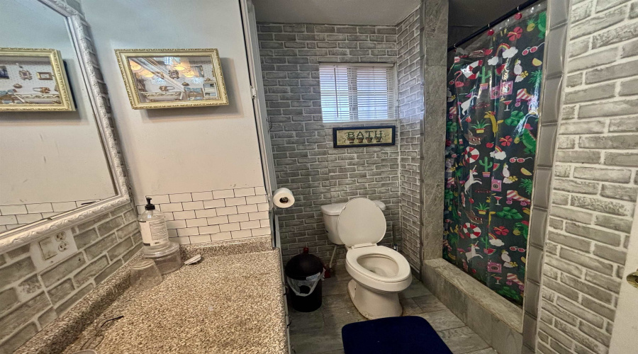 1820 Ireland St, Laredo, Texas 78046, 4 Bedrooms Bedrooms, 17 Rooms Rooms,2 BathroomsBathrooms,Residential,For Sale,1820 Ireland St,20255195