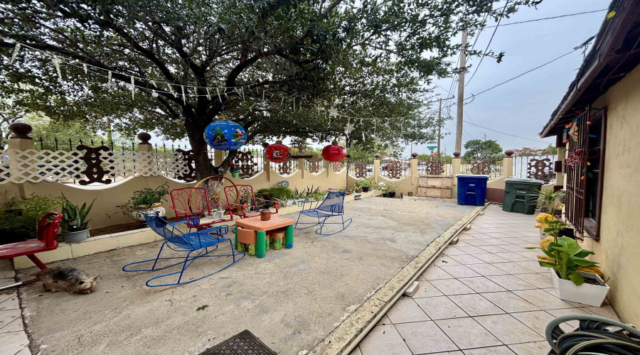 1820 Ireland St, Laredo, Texas 78046, 4 Bedrooms Bedrooms, 17 Rooms Rooms,2 BathroomsBathrooms,Residential,For Sale,1820 Ireland St,20255195