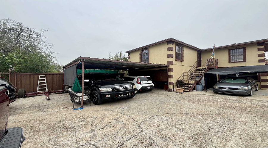 1820 Ireland St, Laredo, Texas 78046, 4 Bedrooms Bedrooms, 17 Rooms Rooms,2 BathroomsBathrooms,Residential,For Sale,1820 Ireland St,20255195