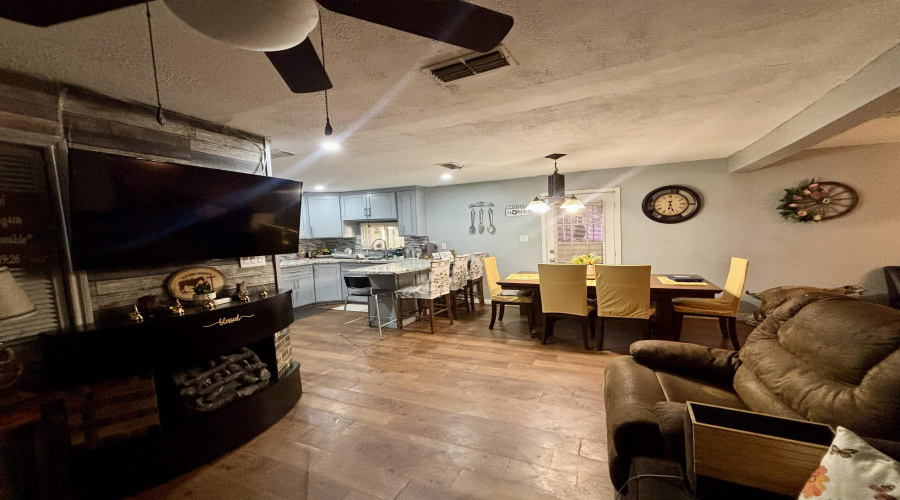 1820 Ireland St, Laredo, Texas 78046, 4 Bedrooms Bedrooms, 17 Rooms Rooms,2 BathroomsBathrooms,Residential,For Sale,1820 Ireland St,20255195