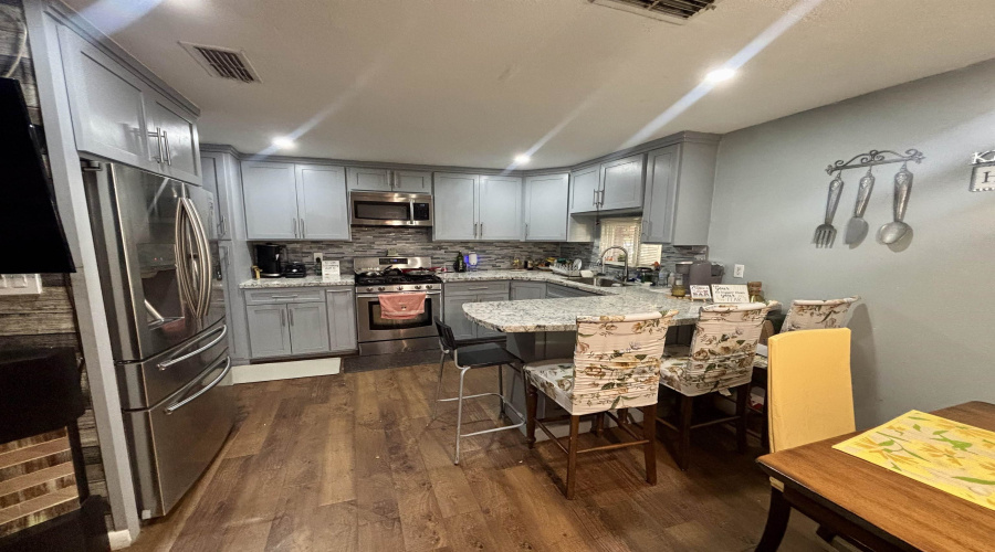 1820 Ireland St, Laredo, Texas 78046, 4 Bedrooms Bedrooms, 17 Rooms Rooms,2 BathroomsBathrooms,Residential,For Sale,1820 Ireland St,20255195