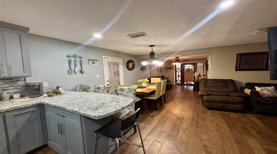 1820 Ireland St, Laredo, Texas 78046, 4 Bedrooms Bedrooms, 17 Rooms Rooms,2 BathroomsBathrooms,Residential,For Sale,1820 Ireland St,20255195