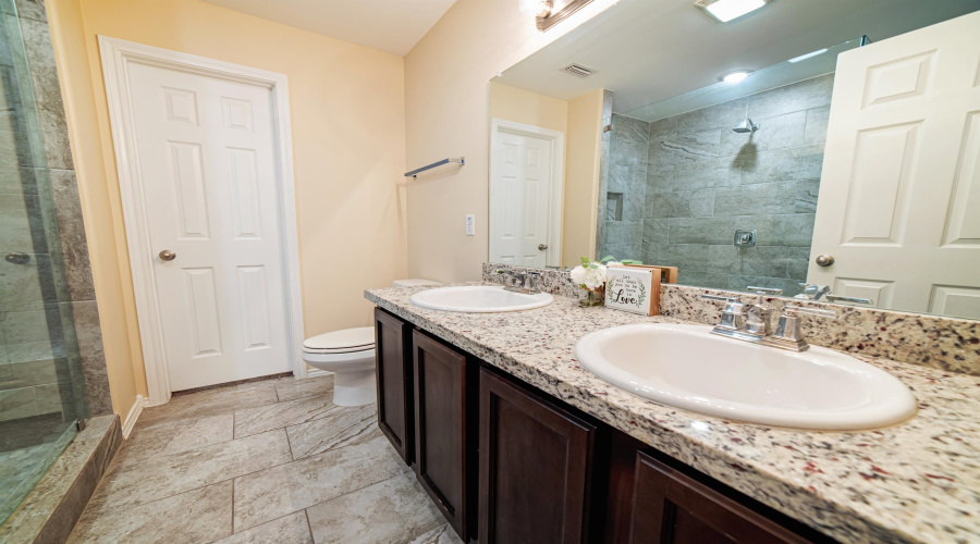 3305 Charolais Dr., Laredo, Texas 78046, 5 Bedrooms Bedrooms, 8 Rooms Rooms,3 BathroomsBathrooms,Residential,For Sale,3305 Charolais Dr.,20255197