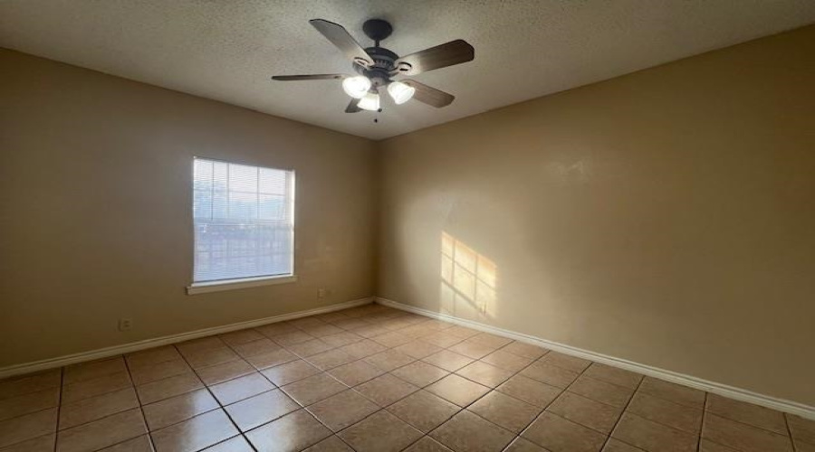 1001 E Travis St, Laredo, Texas 78041, 2 Bedrooms Bedrooms, 4 Rooms Rooms,1 BathroomBathrooms,Residential,For Rent,1001 E Travis St,20255198
