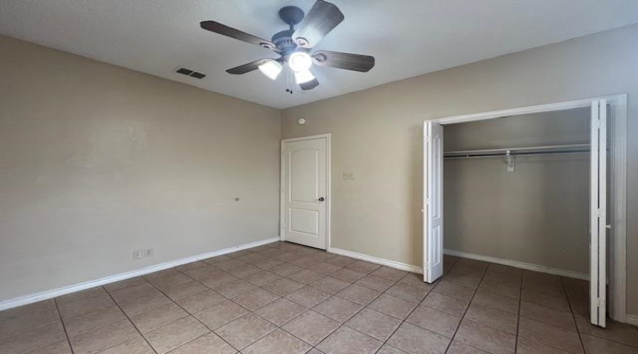 1001 E Travis St, Laredo, Texas 78041, 2 Bedrooms Bedrooms, 4 Rooms Rooms,1 BathroomBathrooms,Residential,For Rent,1001 E Travis St,20255198