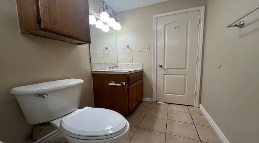 1001 E Travis St, Laredo, Texas 78041, 2 Bedrooms Bedrooms, 4 Rooms Rooms,1 BathroomBathrooms,Residential,For Rent,1001 E Travis St,20255198