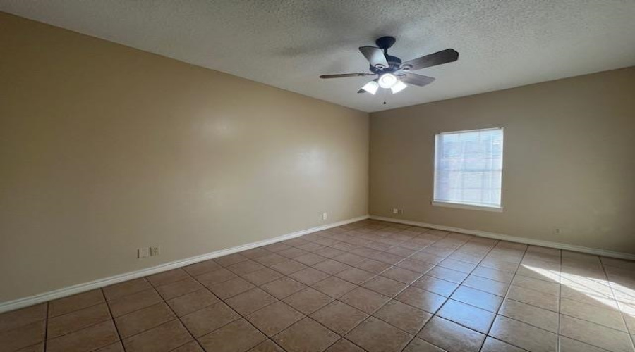 1001 E Travis St, Laredo, Texas 78041, 2 Bedrooms Bedrooms, 4 Rooms Rooms,1 BathroomBathrooms,Residential,For Rent,1001 E Travis St,20255198