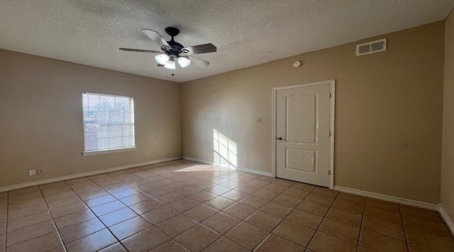 1001 E Travis St, Laredo, Texas 78041, 2 Bedrooms Bedrooms, 4 Rooms Rooms,1 BathroomBathrooms,Residential,For Rent,1001 E Travis St,20255198
