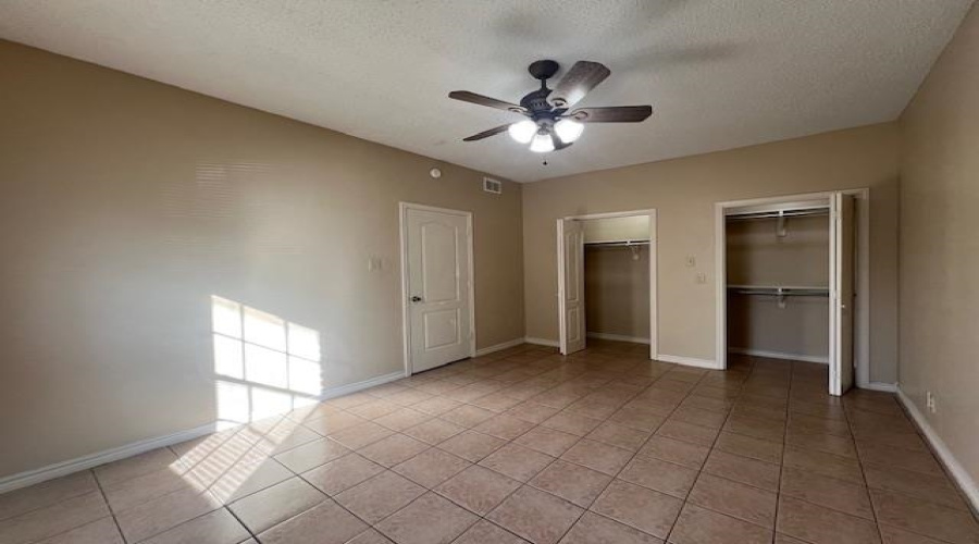 1001 E Travis St, Laredo, Texas 78041, 2 Bedrooms Bedrooms, 4 Rooms Rooms,1 BathroomBathrooms,Residential,For Rent,1001 E Travis St,20255198