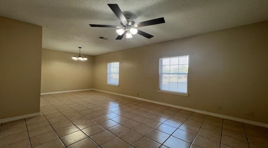 1001 E Travis St, Laredo, Texas 78041, 2 Bedrooms Bedrooms, 4 Rooms Rooms,1 BathroomBathrooms,Residential,For Rent,1001 E Travis St,20255198