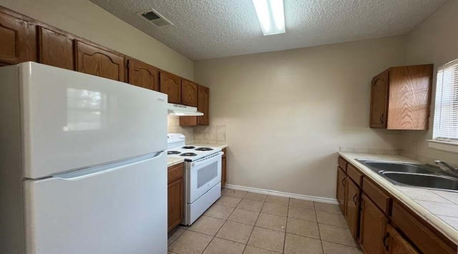 1001 E Travis St, Laredo, Texas 78041, 2 Bedrooms Bedrooms, 4 Rooms Rooms,1 BathroomBathrooms,Residential,For Rent,1001 E Travis St,20255198