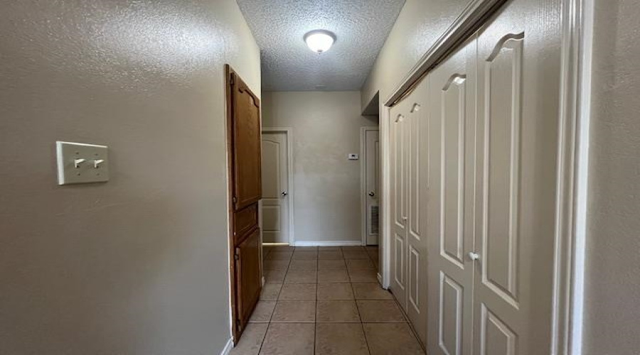 1001 E Travis St, Laredo, Texas 78041, 2 Bedrooms Bedrooms, 4 Rooms Rooms,1 BathroomBathrooms,Residential,For Rent,1001 E Travis St,20255198